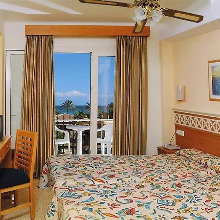 比基尼环球酒店 4*