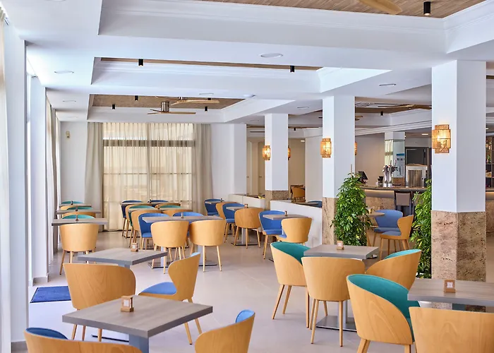 Universal Bikini Hotel 4*