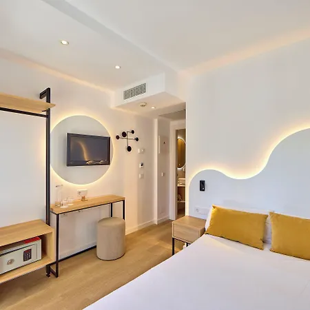 Universal Bikini Hotel 4*