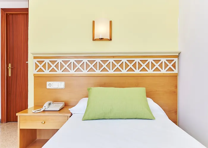 Universal Bikini Hotel 4*