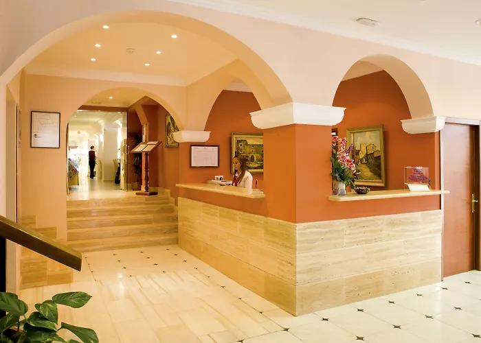 Universal Bikini Hotel 4*